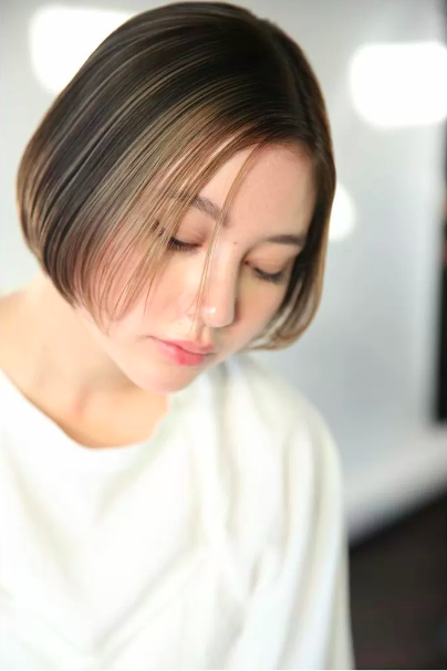 海外セレブにも人気《フェイスフレーミング・ハイライト》