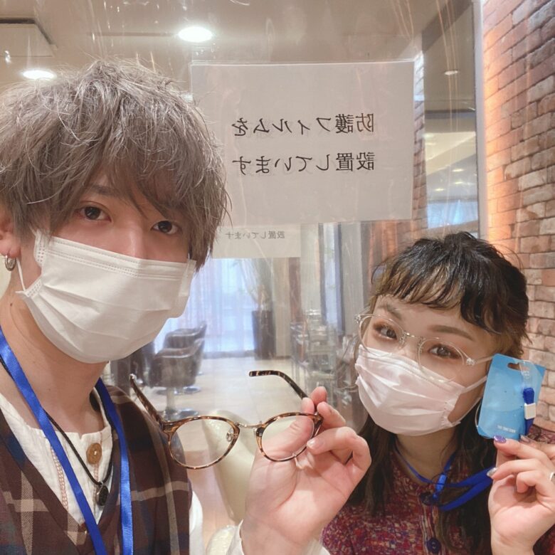 お店では！
