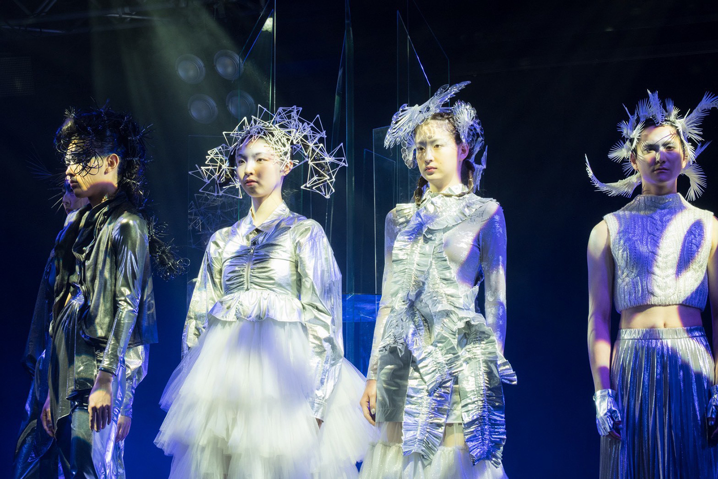 ステージに立つモデルたち