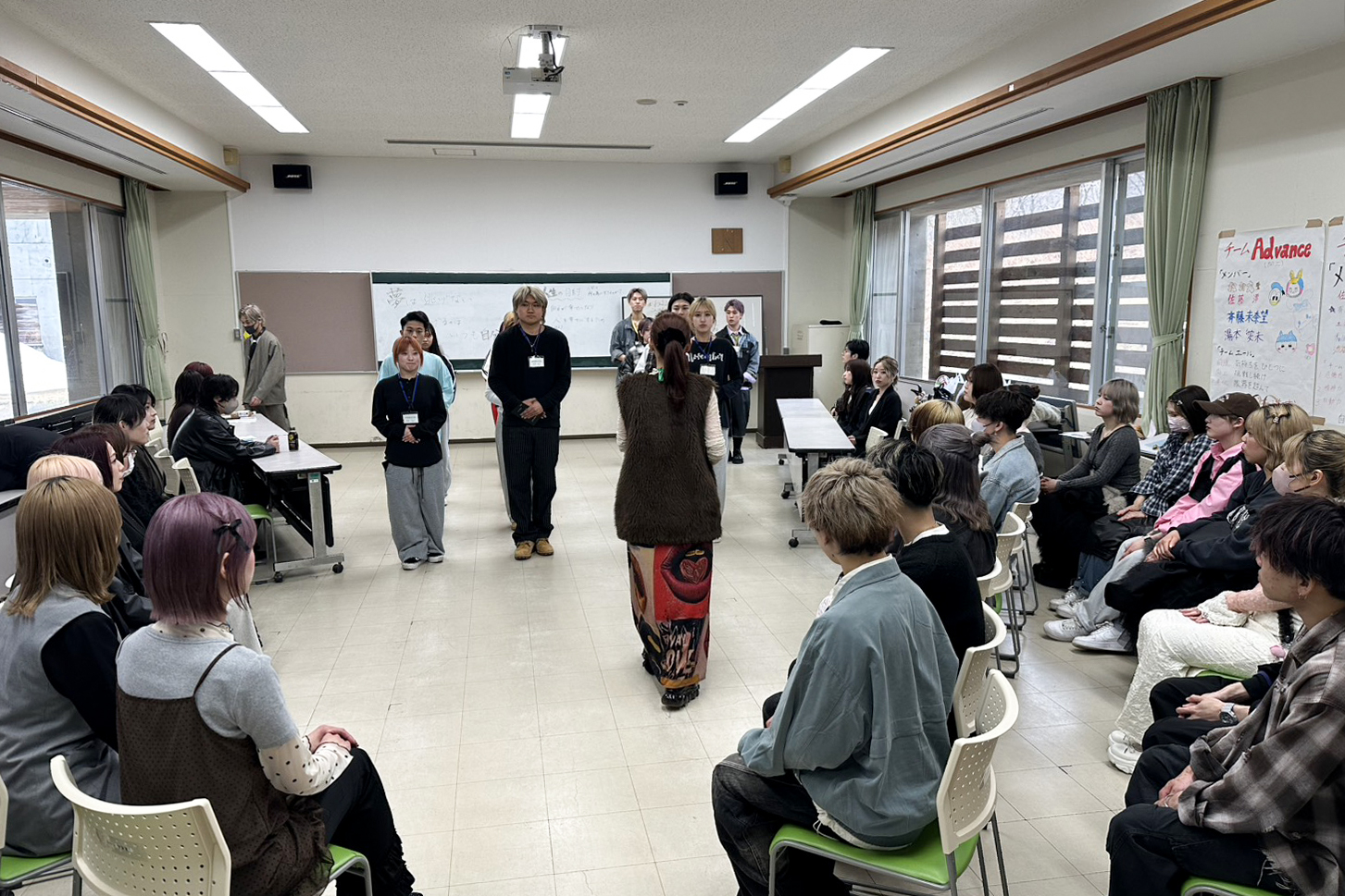 ムゲングループ新人研修の朝礼オーディションの様子